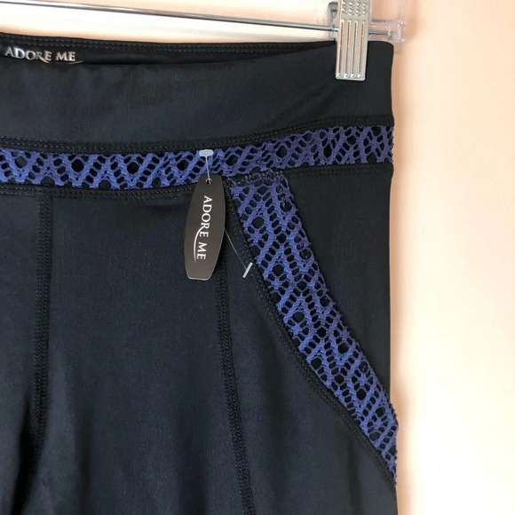 Adore Me | Crochet Trim Capri Leggings Medium - Picture 2 of 5